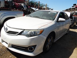 2014 Toyota Camry SE White 2.5L AT #Z22867